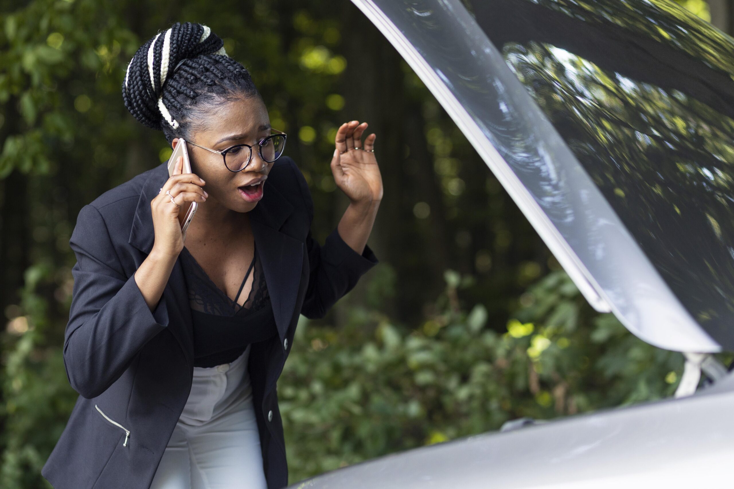 upset-woman-talking-phone-about-her-car-s-engine-working
